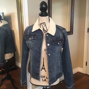 Kenzie distressed Jean jacket size M NWT